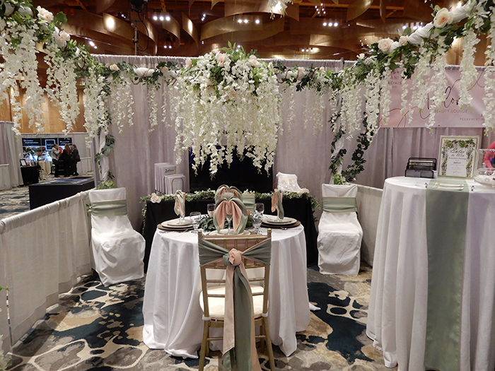 Unique table setting ideas at Wendy's Wedding Expo