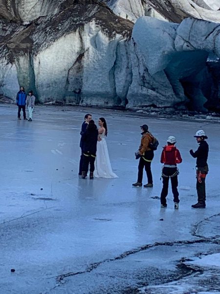 bride-groom-iceland