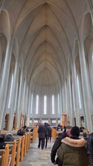 iceland-church-interior-2